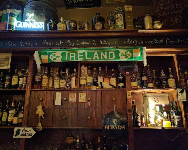 Smugglers Irish Pub